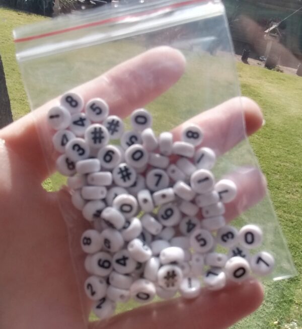 White & Black Number Beads (100pc)